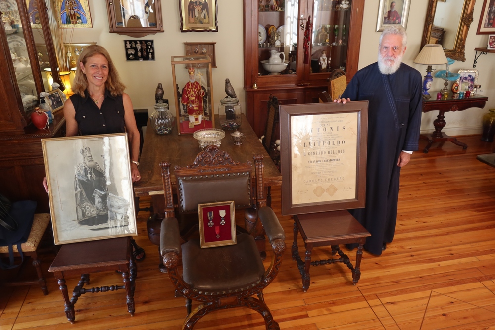 Πολύτιμα αντικείμενα Προκατόχου του παρέλαβε ο Μητροπολίτης Σύρου