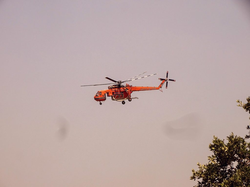 Μεγάλη πυρκαγιά στην Κάρυστο – Εκκενώθηκαν 2 οικισμοί