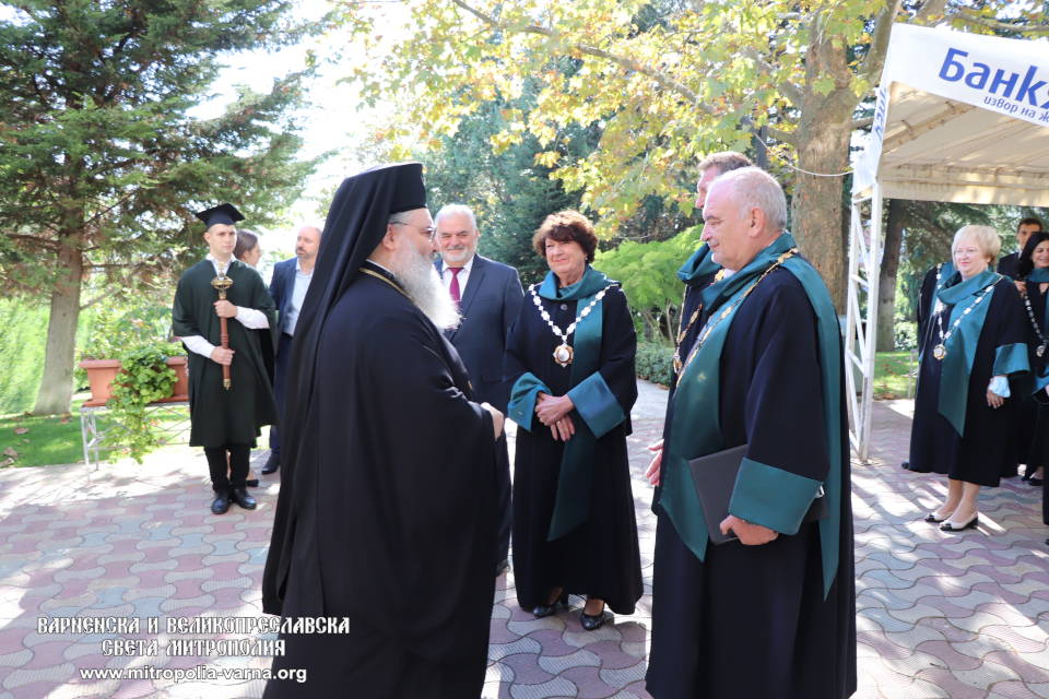 Митрополит Йоан присъства на тържествената церемония по откриването на академичната година на ВСУ “Черноризец Храбър”