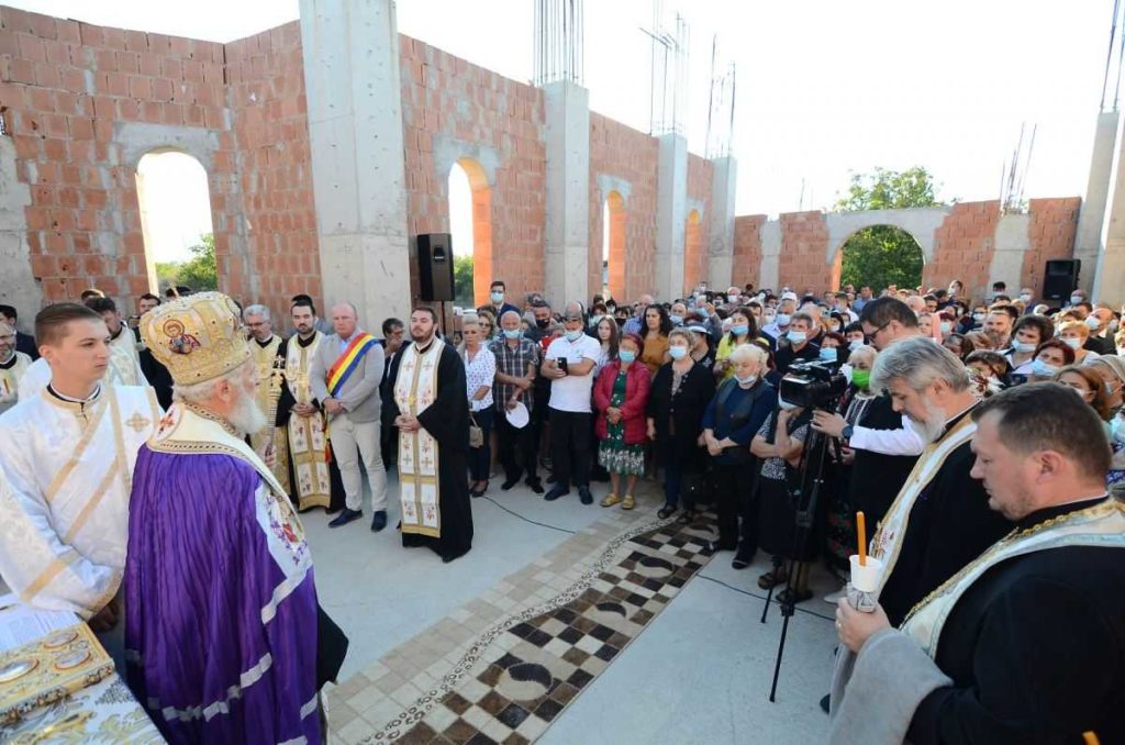 Arhiepiscopia Târgoviştei: A fost aşezată piatra de temelie pentru o nouă biserică ocrotită de Sf. Brâncoveni