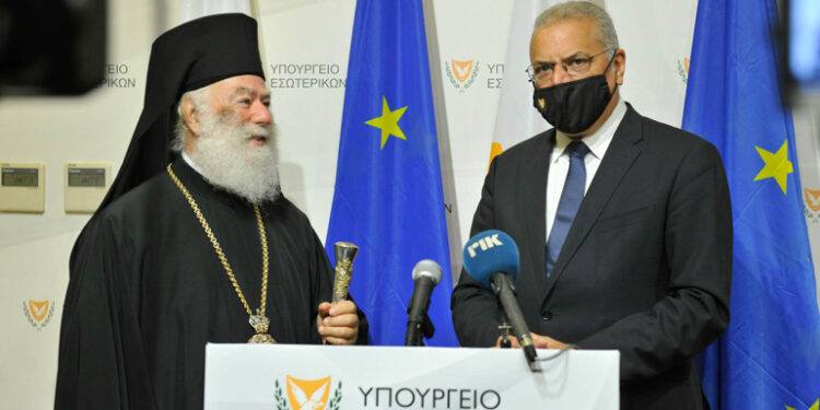 وزير الداخلية القبرصي يلتقي بالبابا ثيودروس