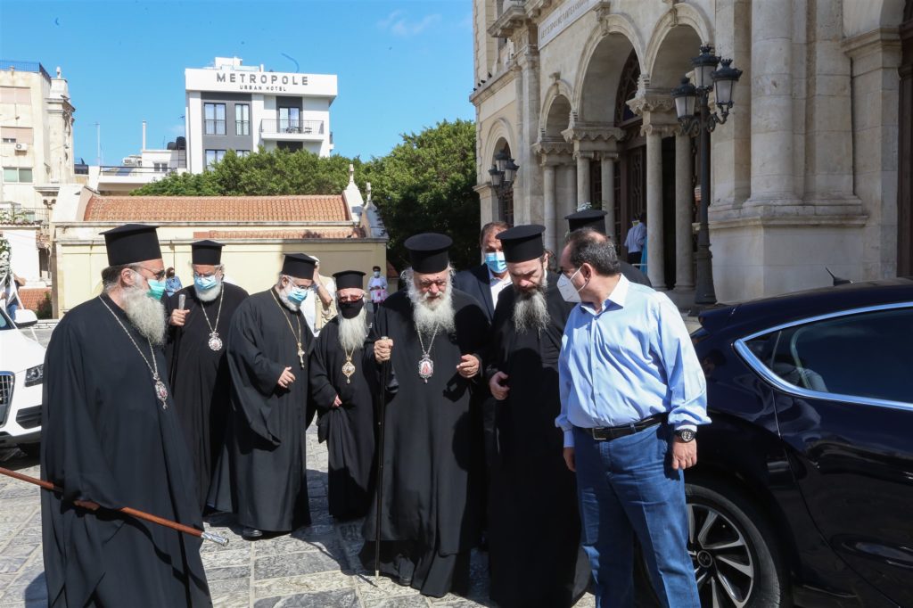 Archbishop Ieronymos tours quake-stricken region of Crete