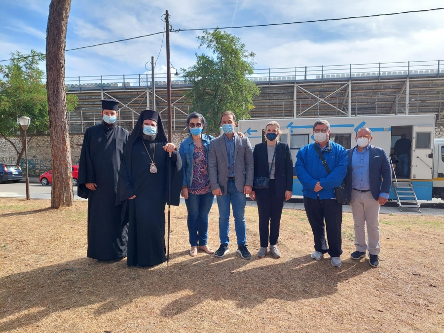 Αιμοδοσία σε σχολείο παρουσία του Μητροπολίτη Μαρωνείας