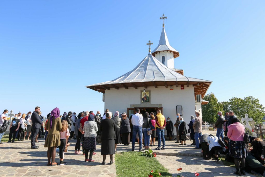 Arhiepiscopul Ciprian a sfinţit pictura bisericii „Sf. Ioan Evanghelistul” din Odobeşti
