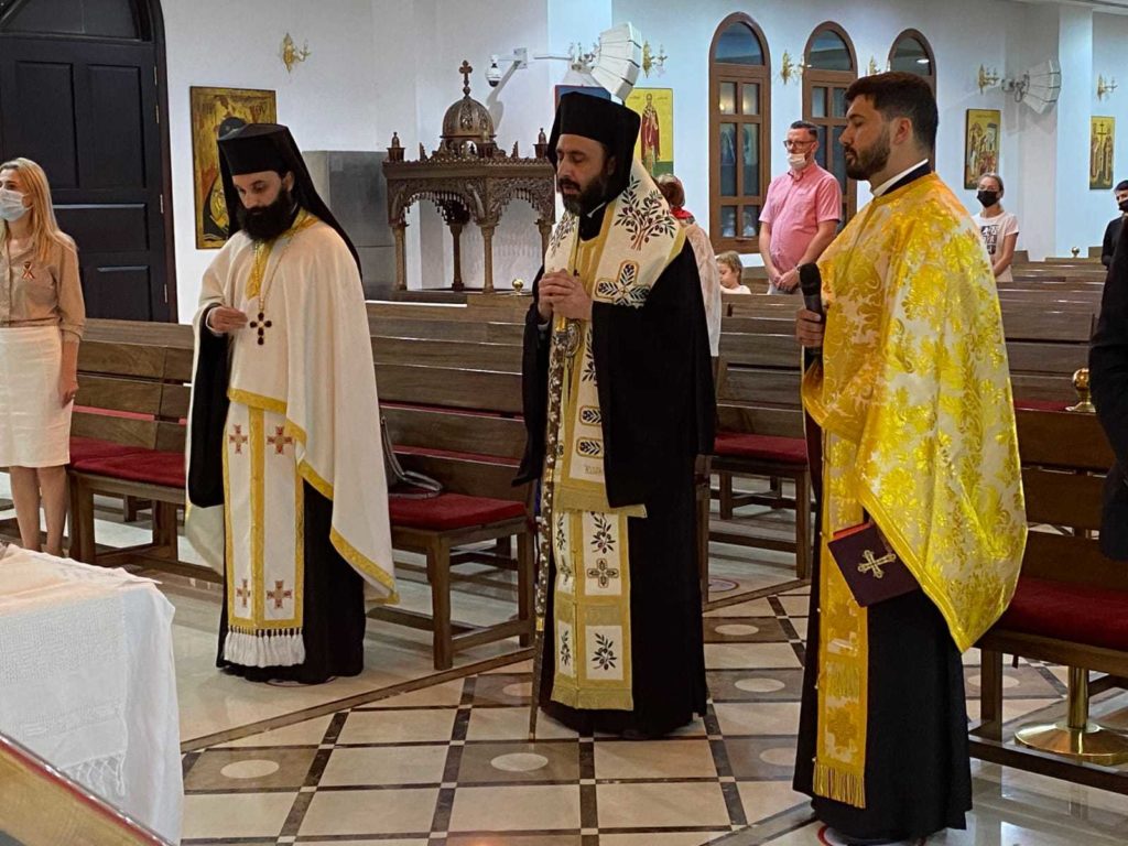 Primele slujbe în parohia românească din Dubai / Preotul paroh a fost prezentat comunităţii