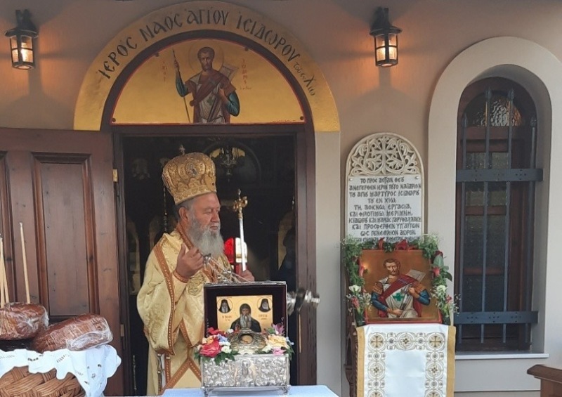 Ο Μητροπολίτης Χαλκίδος στις πυρόπληκτες Ροβιές