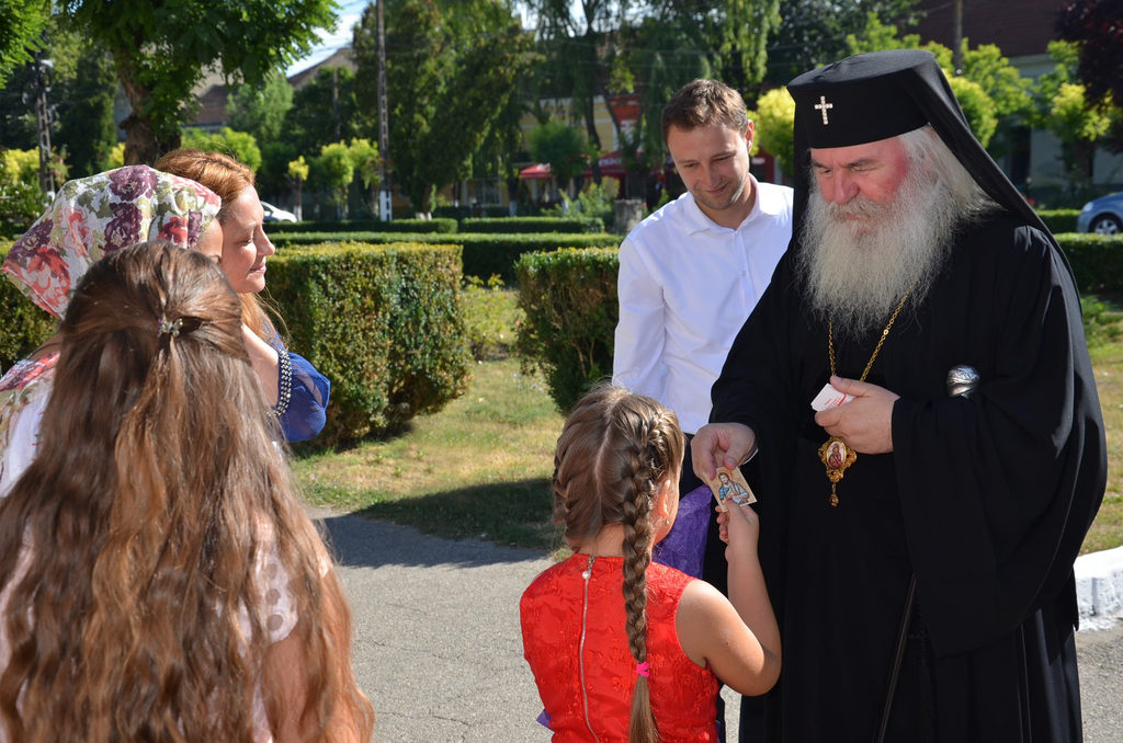 La începutul anului şcolar, IPS Ioan reaminteşte importanţa orei de Religie: Clasa devine biserică