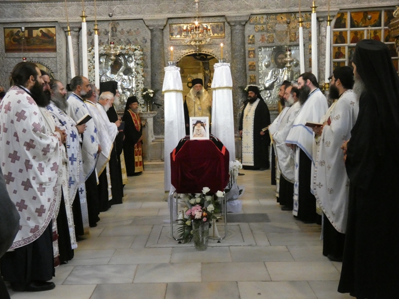 Η Εξόδιος του Καθηγουμένου Ι.Μ. Λογγοβάρδας