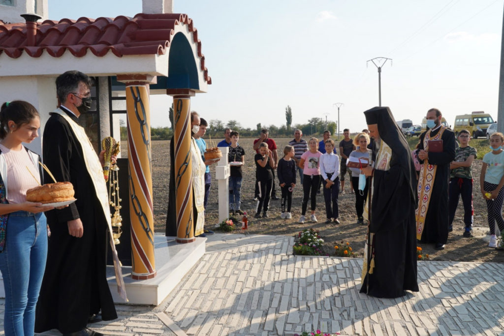 Binecuvântarea primelor cruci din cimitirul victimelor din colonia penitenciar de la Salcia