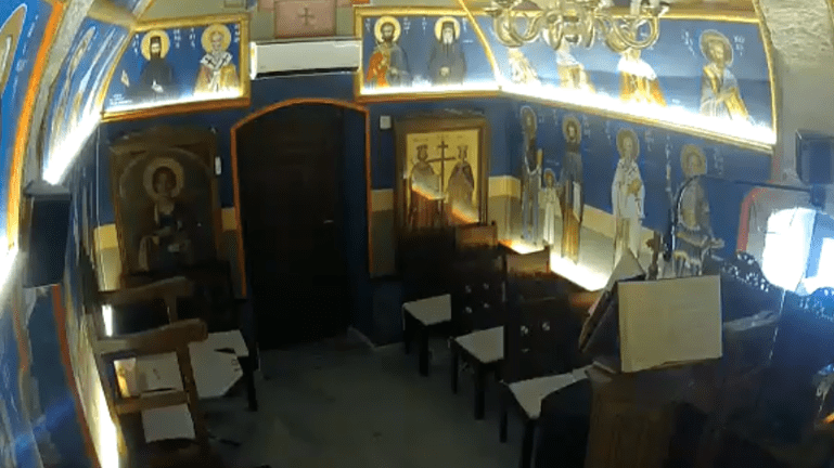 Η στιγμή του σεισμού μέσα σε εκκλησία (ΒΙΝΤΕΟ)