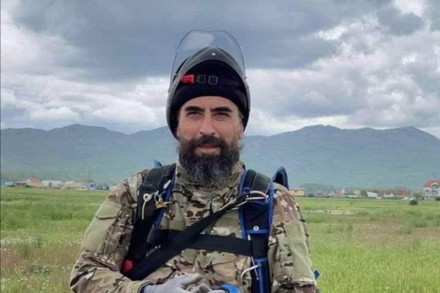 Ελεύθερη πτώση με αλεξίπτωτο λίγο πριν την Ενθρόνιση