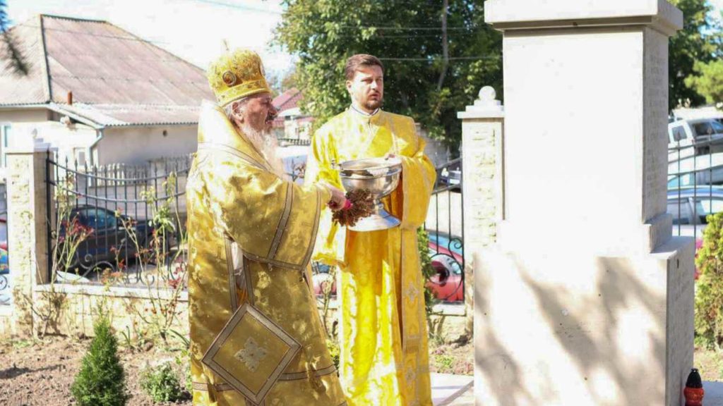 Mitropolitul Basarabiei a sfinţit un monument dedicat eroilor neamului / „Amintește de dragostea noastră faţă de tot ce este sfânt”