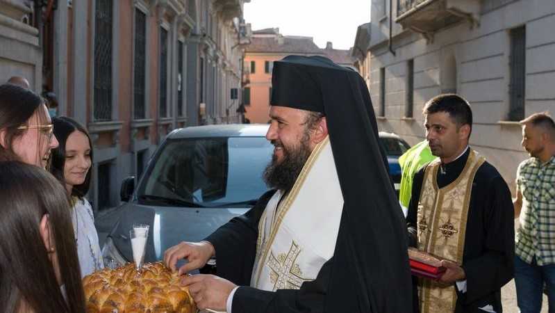PS Atanasie de Bogdania a sfințit noul iconostas al bisericii din Stradella-Broni