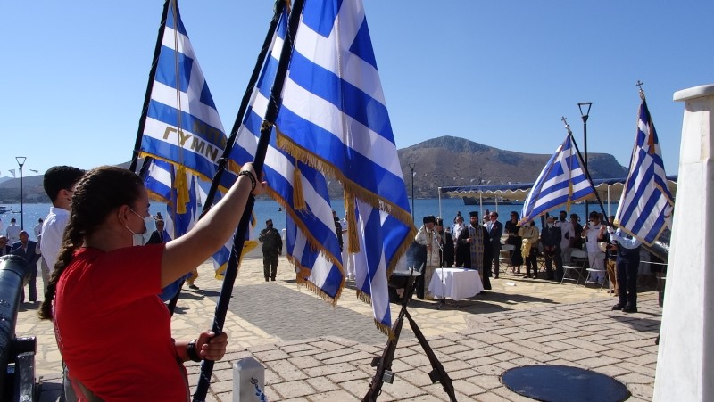 Ψηλά οι σημαίες στο νησί της Λέρου (ΦΩΤΟ+ΒΙΝΤΕΟ)