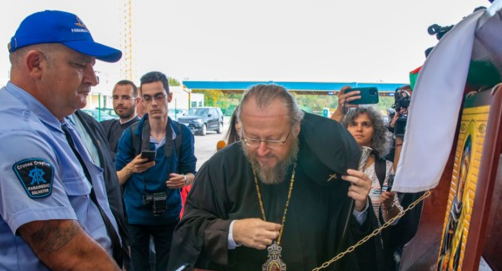 Русенска Митрополия получи в дар от Румънския Патриарх одежда на Света Параскева Епиватска | VIDEO & СНИМКИ