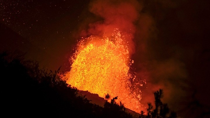Ισπανία – έκρηξη ηφαιστείου: Βοήθεια 10,5 εκατ. ευρώ στους πληγέντες