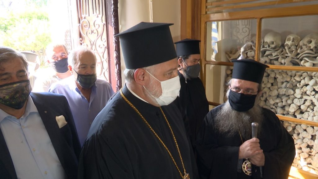 ΧΙΟΣ: Επίσκεψη στο οστεοφυλάκιο των σφαγιασθέντων μοναχών
