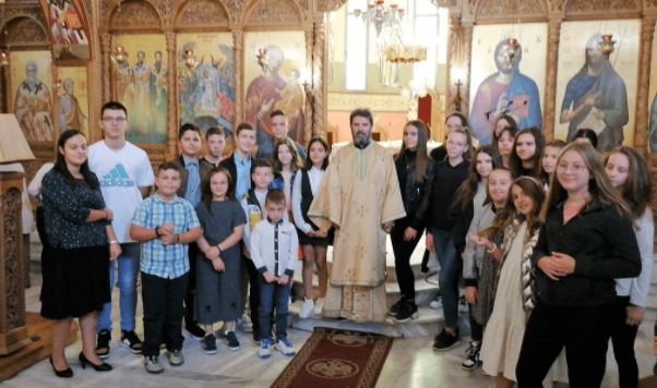 Nxënës së shkollës sonë uruan Mitropolitin e Korçës me rastin e festimit të emrit