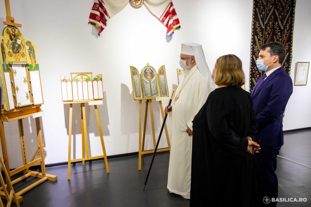 Patriarch of All Romania Daniel visits National Village Museum in Bucharest