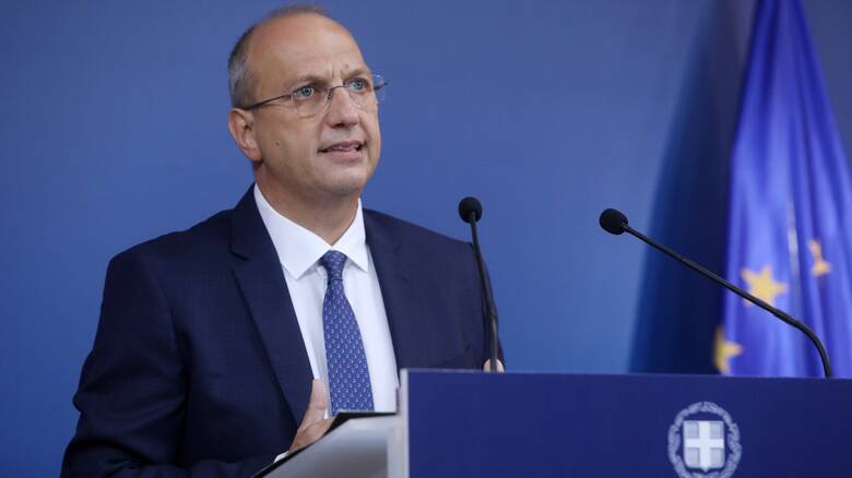 Greek govt hints at prospect of obligatory vaccination of educators, clerics