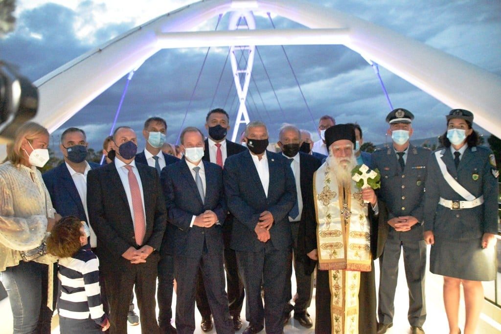 Ο Μητροπολίτης Νέας Σμύρνης στα εγκαίνια της νέας πεζογέφυρας στο ύψος του Π. Φαλήρου