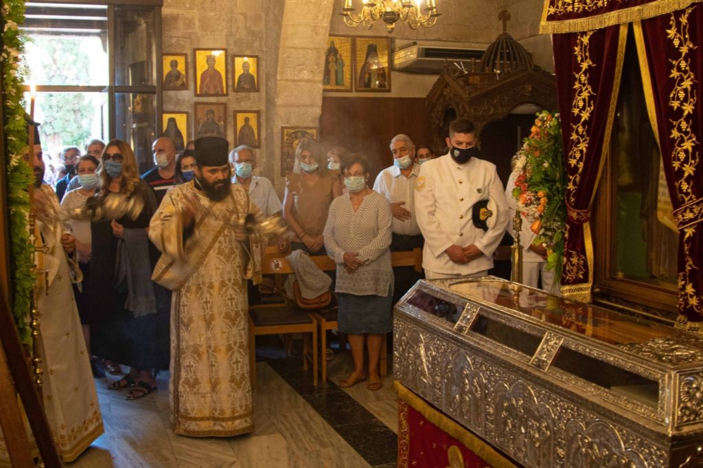 Πλήθος πιστών στην εν Πάφω Μονή του Αγίου Νεοφύτου