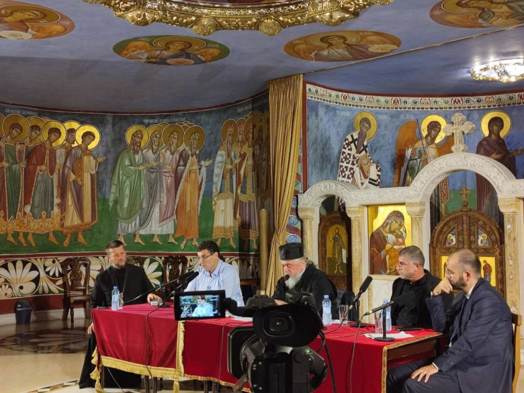 Дијалогом до разумијевања: Трибина „Религија и наука“ у подгоричком саборном храму