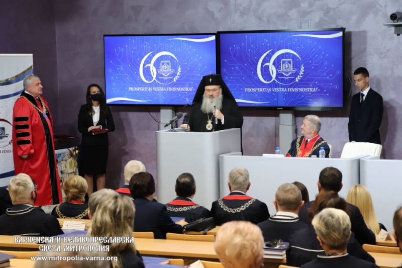 Митрополит Йоан връчи най-високия орден “Св. ап. Андрей Първозвани” на проф. д-р Валентин Игнатов и проф. д-р Силва Андонова