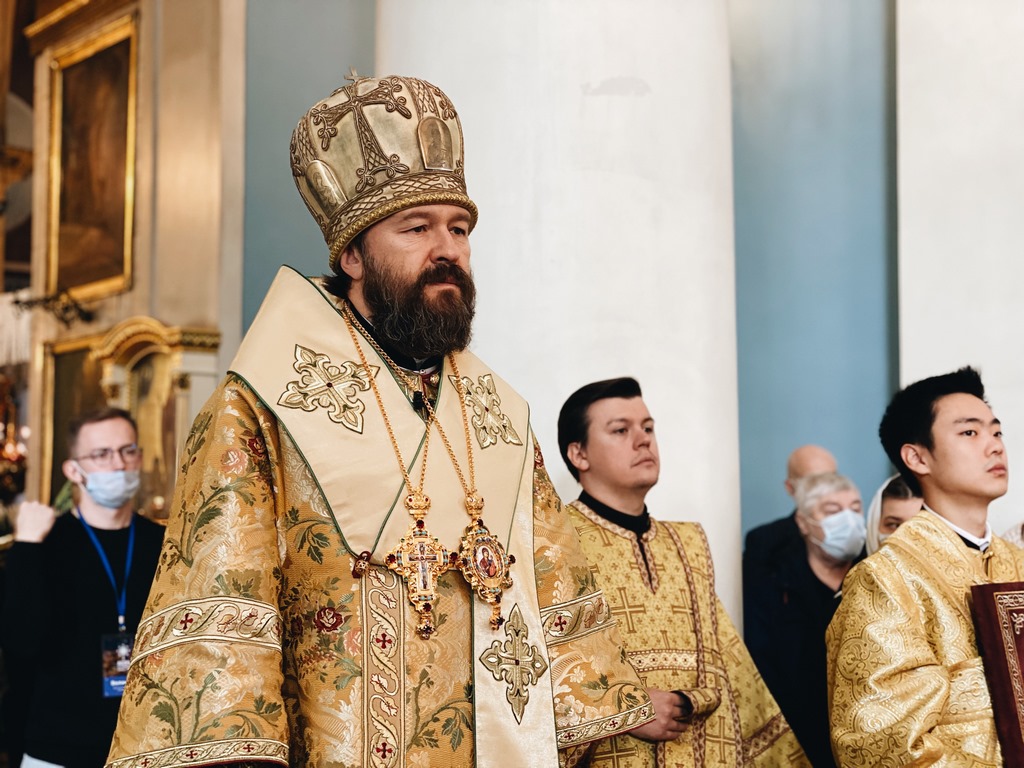 Митрополит Иларион: Святое Евангелие и сегодня для нас – источник жизни
