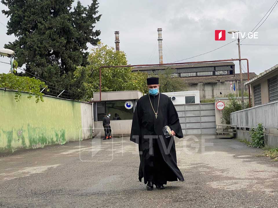 მიქაელ ბოტკოველი – მიხეილ სააკაშვილს გადავეცი პატრიარქის თხოვნა შიმშილობის შეწყვეტაზე, მან თქვა, რომ გადაწყვეტილების შეცვლას არ აპირებს, ასევე მთხოვა უწმინდესობას გადავცე, რომ სამკერდე ჯვარი არ აქვს და დაუბრუნონ