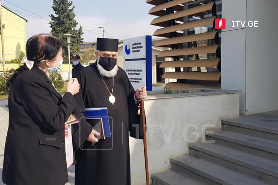 მეუფე გრიგოლი – მიხეილ სააკაშვილი თავს გრძნობს სუსტად, მოძრაობა ცოტა შენელებულია, როცა ვიცით, როგორიც არის, ტყვიასავით