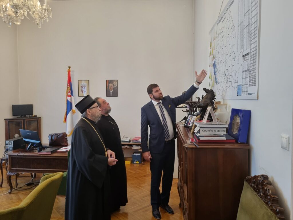 Владика Лукијан посетио Амбасаду Србије у Букурешту и служио помен у Добруџи