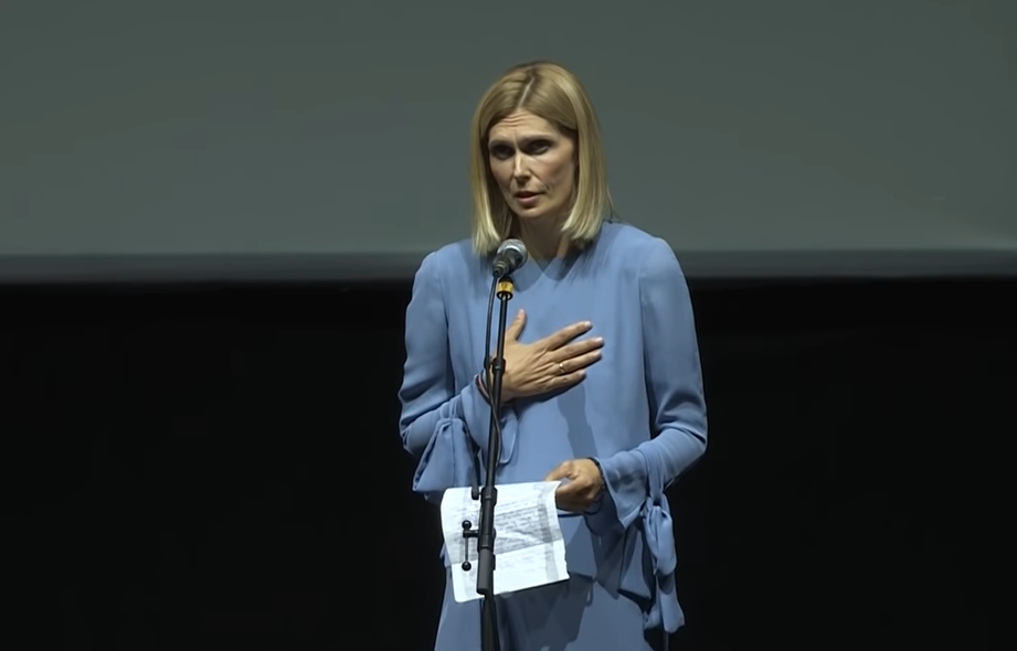 Наступ Елена Поповић у Београду током премијере филма “Божији човек”