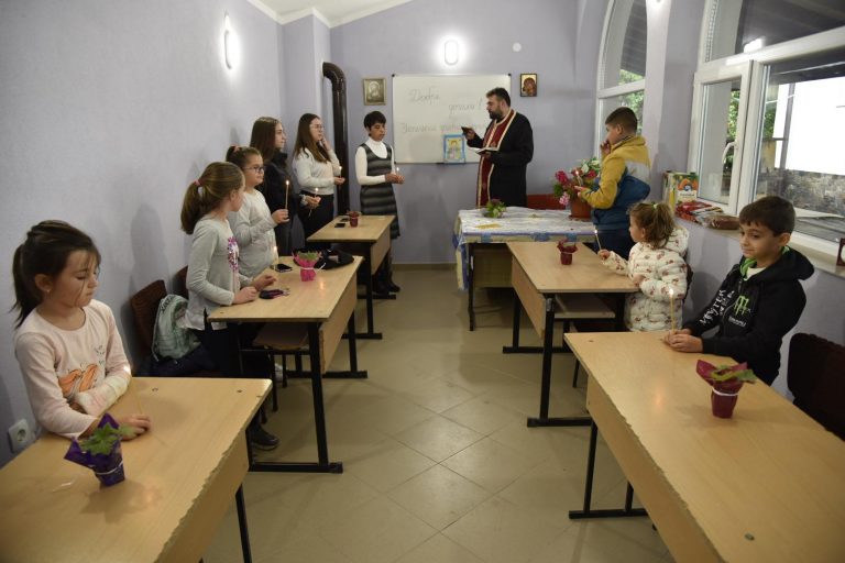 За трета поредна година в село Черниче бе открита новата учебна година за Неделното училище