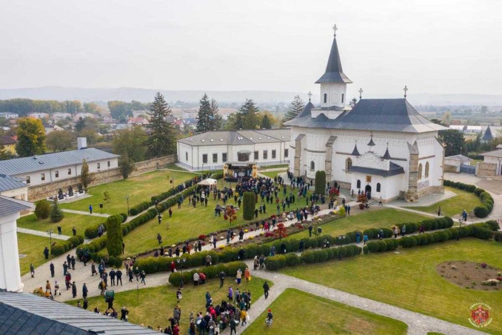 IPS Ioachim a vorbit la hramul Catedralei din Roman despre importanţa culturii și spiritualităţii unui popor