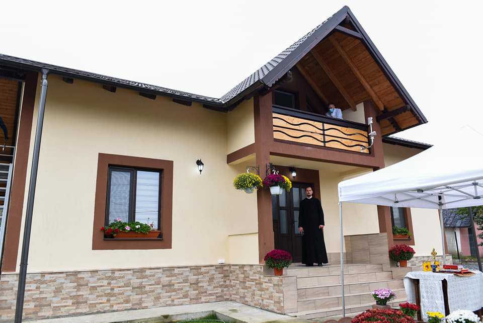 Centru pentru cei 25 de copii ai satului, amenajat în mansarda casei parohiale