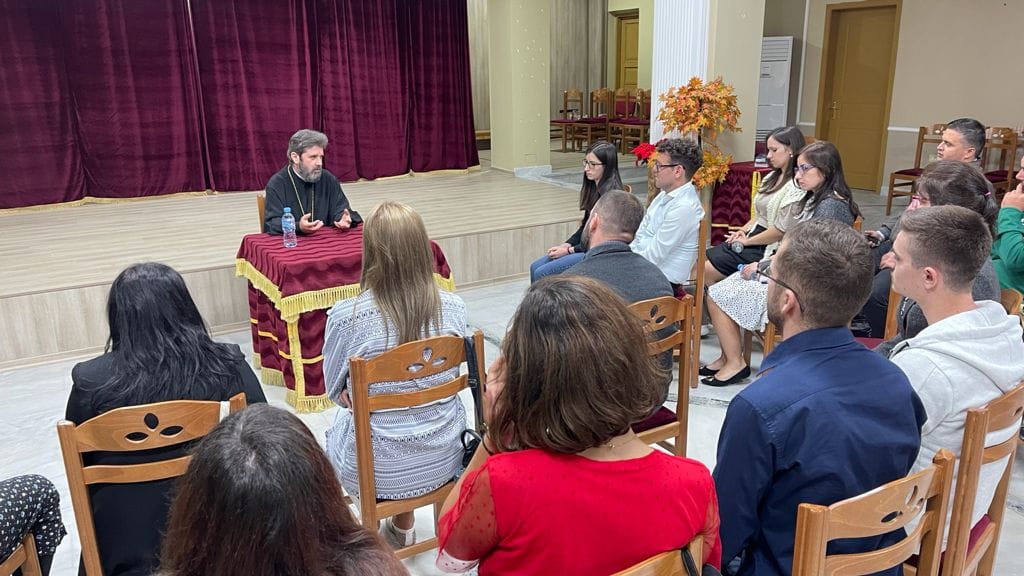 Bisedë me Mitropolitin e Korçës Hirësi Joani me të rinjtë e Tiranës