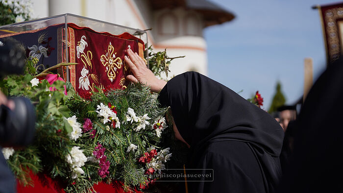 PILGRIMAGE TAKES ROMANIAN SAINT’S RELICS TO SICK AND SUFFERING