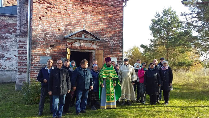 LITURGY SERVED IN CHURCH CLOSED DURING SOVIET TIMES