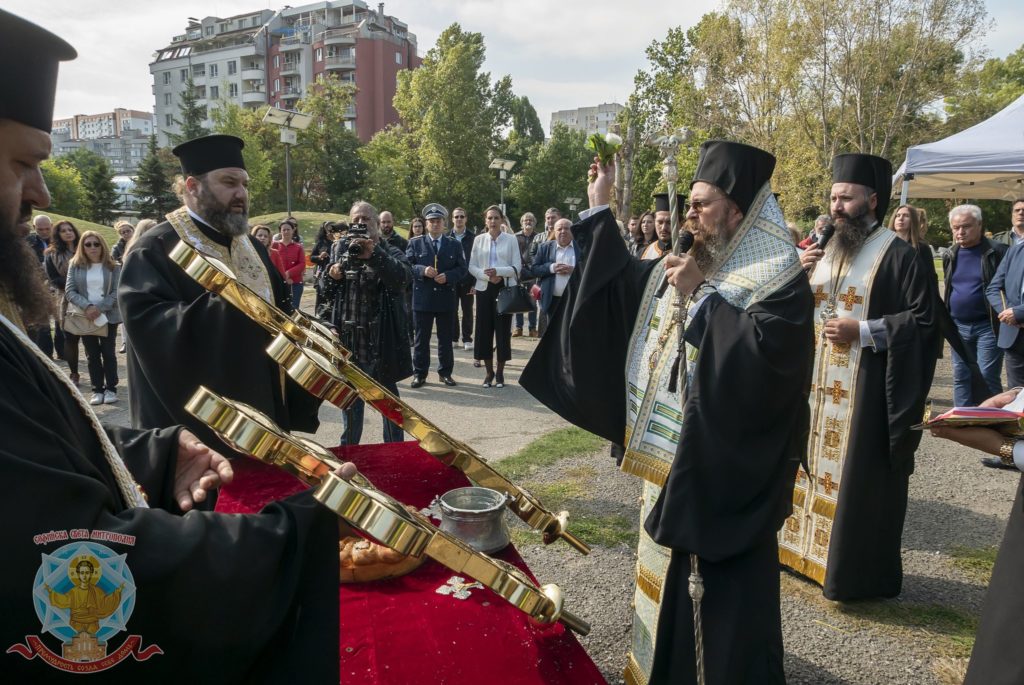 Σόφια: Τοποθέτηση Σταυρών στον τρούλο του Οσίου Ποιμένος