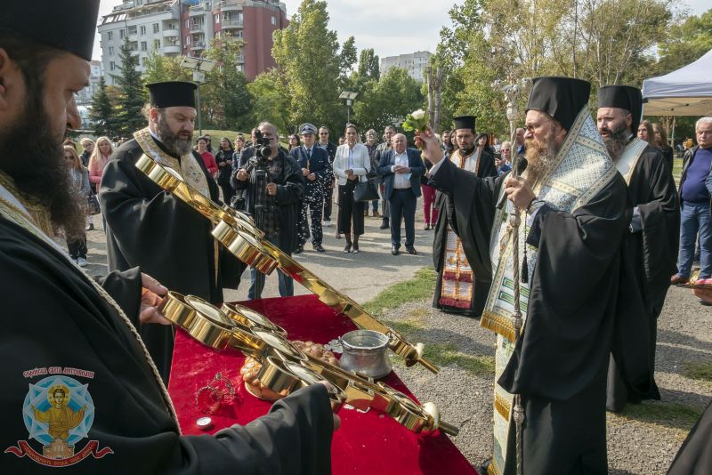 Тържествено бяха поставени кръстовете на новостроящия се столичен храм „Св. Пимен Зографски“