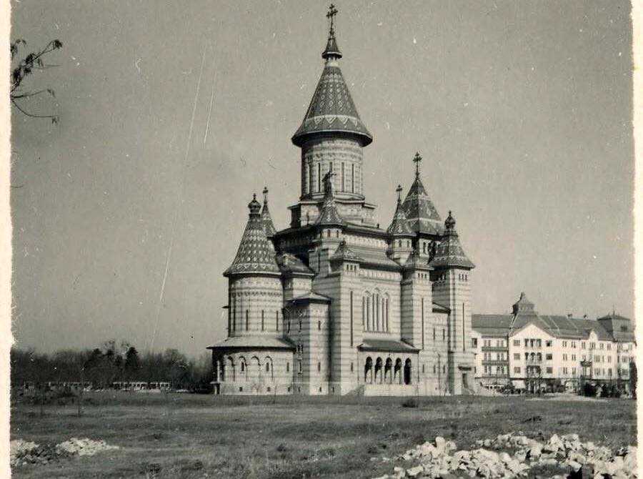Catedrala din Timișoara a fost sfințită în urmă cu 75 de ani (FOTO)