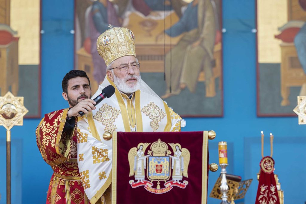 IPS Calinic al Argeşului: Să avem nădejde că iubirea milostivă a Domnului Dumnezeu ne va izbăvi de acest virus