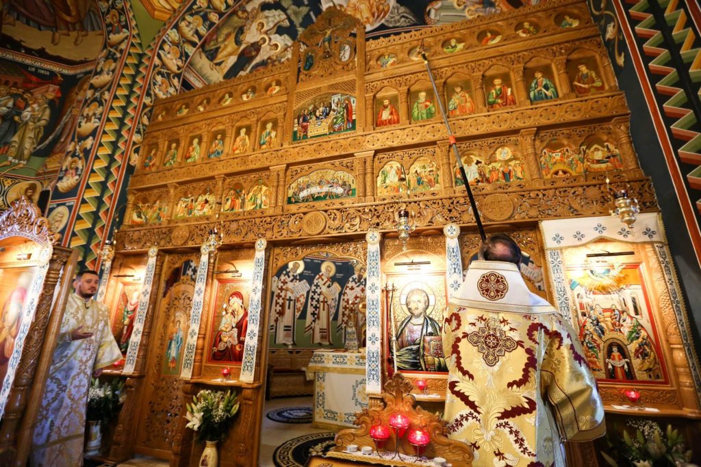 A fost sfinţită pictura bisericii „Pogorârea Sfântului Duh” din Focşani
