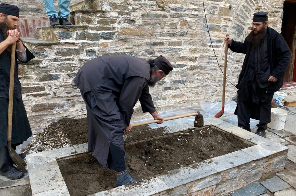 Началось обретение мощей старца Иосифа в Ватопедской обители