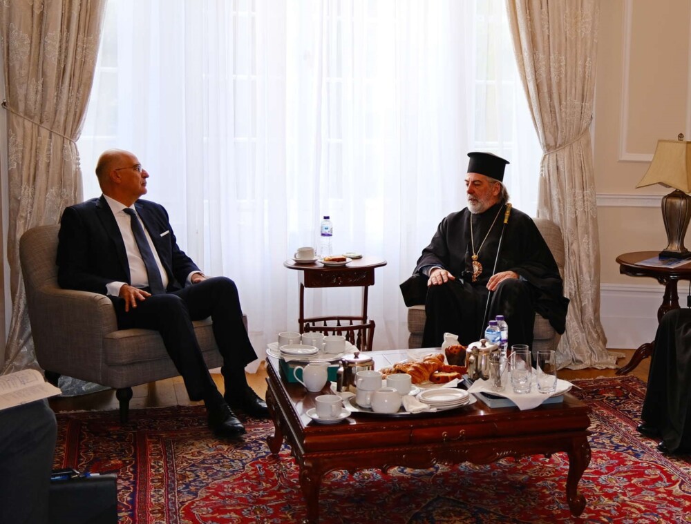 Среща на Архиепископа на Тиатира с министъра на външните работи на Гърция | СНИМКИ