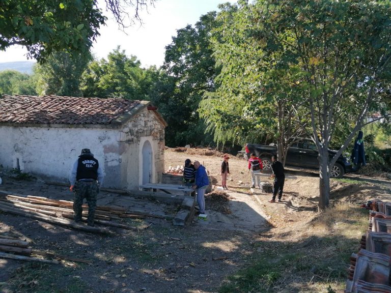Продължава възстановяването на параклиса „Св. Теодор“ в с. Марково