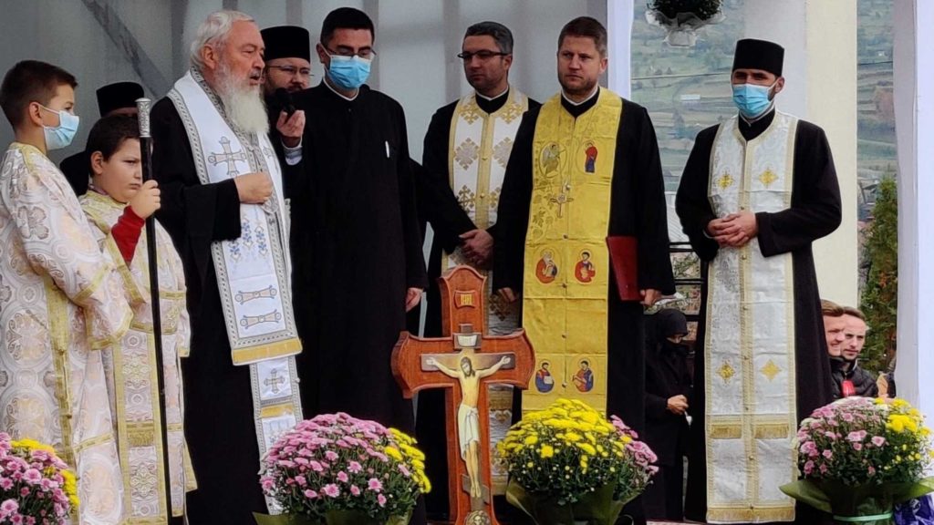 Mitropolitul Clujului a sfințit lucrările de extindere a centrului rezidențial pentru vârstnici de la Maieru