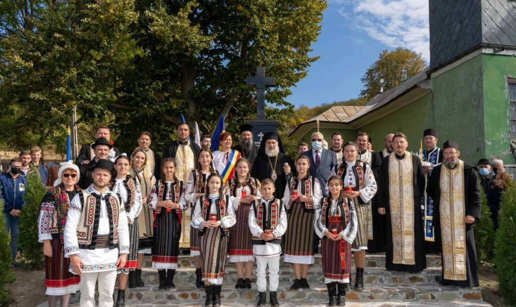 O nouă poartă a cerului sfințită în Arhiepiscopia Romanului și Bacăului