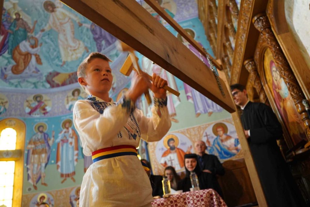 Concursul „Răsună toaca-n cer” aşteaptă înscrierea tinerilor pasionaţi